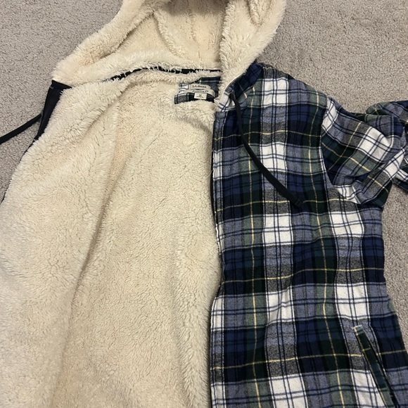 L.L. Bean Plaid Jacket with Sherpa Lining - Picture 5 of 6